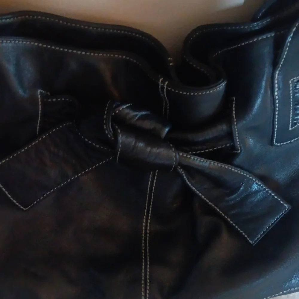 🖤Perlina Black Everyday Bag With Bow Accent And High Qaulity  Soft Cowhide
